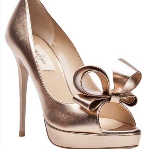 Stunning Rose Gold Pumps with Classic Bow